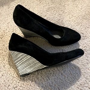 Nine West Textured Wedges Size 6.5